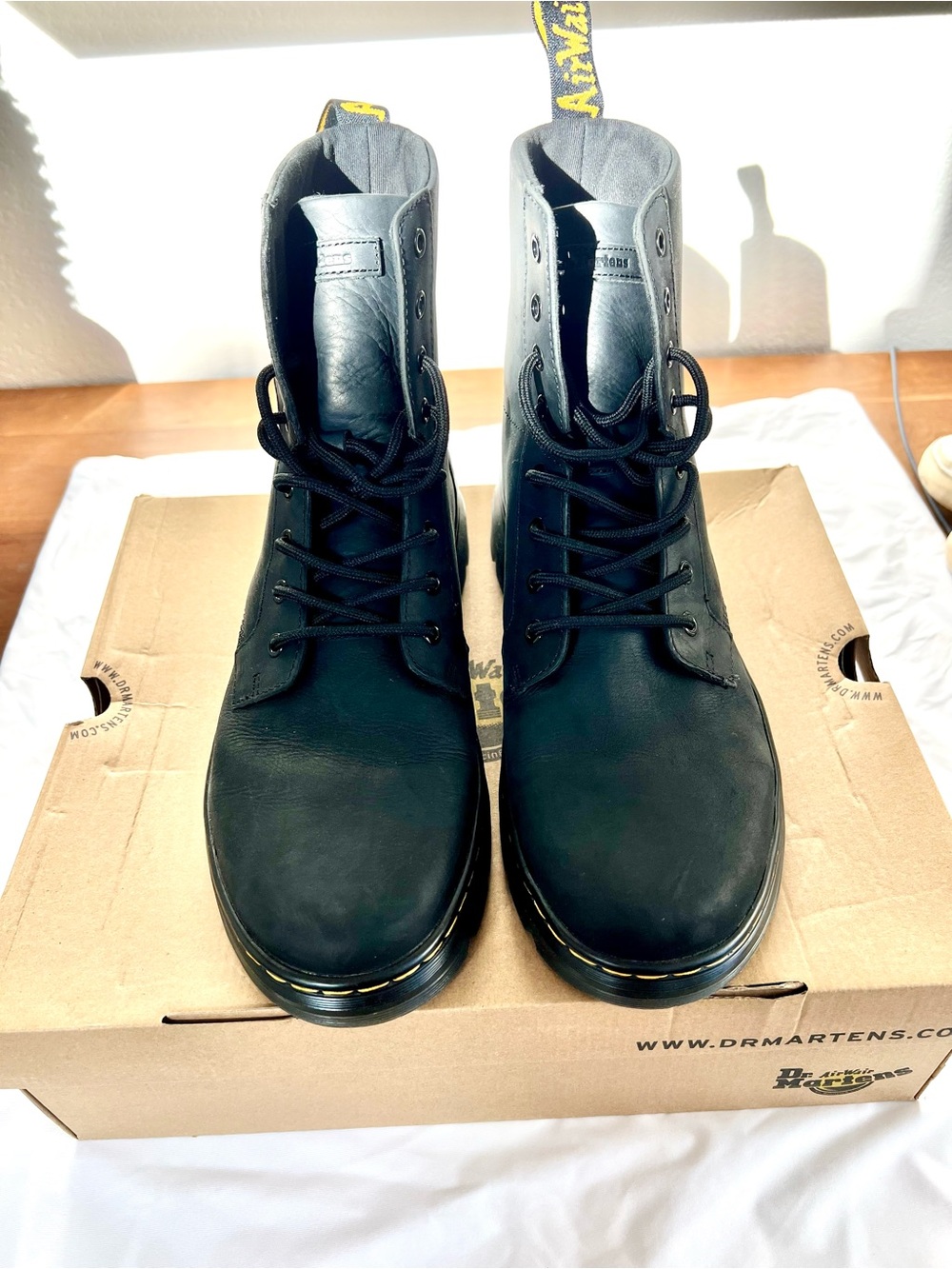 Dr. Martens Men’s Black Wyoming Leather Lace-Up Ankle Boots 11 - Picture 2 of 8